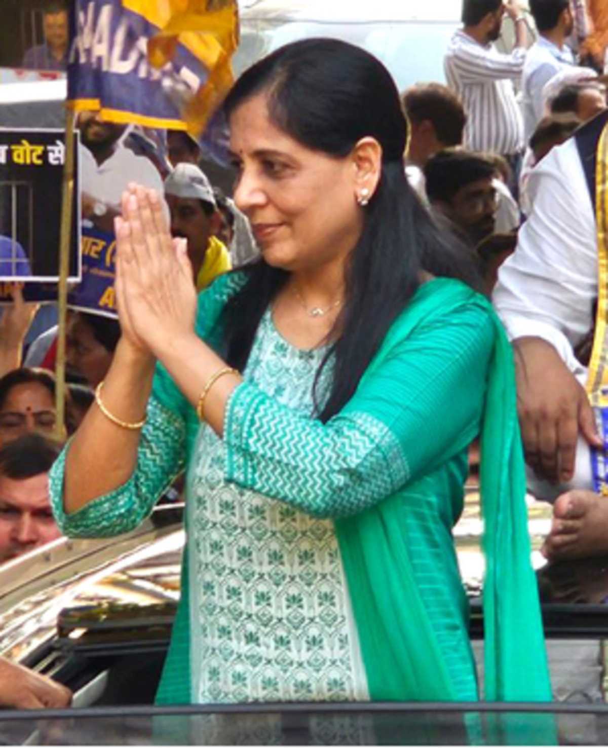 राजनीतिक षड्यंत्र का शिकार हुए केजरीवाल, सुनीता केजरीवाल ने किया दावा